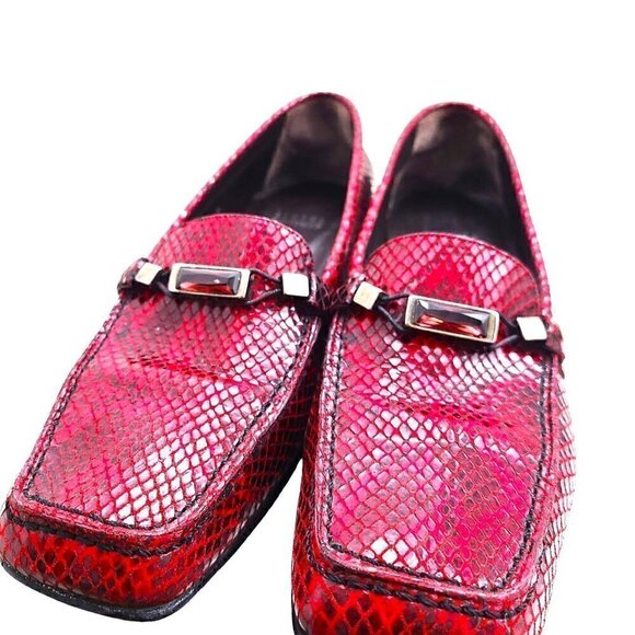 Stuart Weitzman Red Black Ombre Snakeskin Loafers - Picture 8 of 12